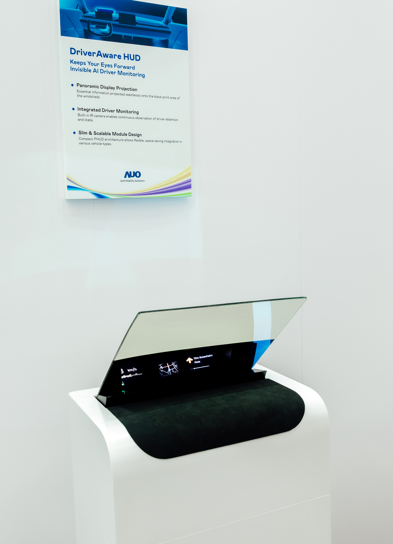 DriverAware HUD结合抬头显示器与隐藏式红外线摄影机，将车速、导航及警示讯息投影于挡风玻璃上，完美对齐驾驶目不离路的视线，同时，透过AI 监控驾驶注意力以提升安全性。